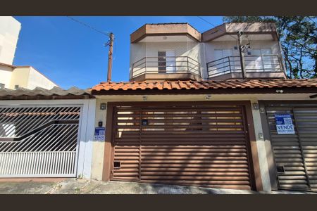 Casa à venda com 149m², 2 quartos e 3 vagas Casa à venda com 149m², 2 quartos e 3 vagasFachada