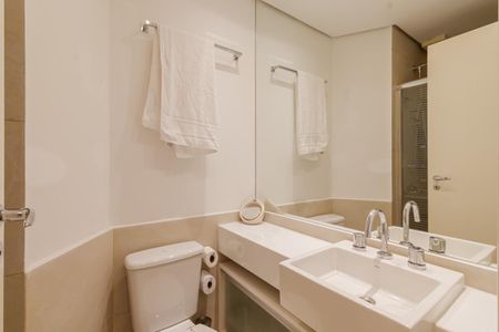 Apartamento para alugar com 290m², 2 quartos e 4 vagas Apartamento para alugar com 290m², 2 quartos e 4 vagasBanheiro da Suíte 2