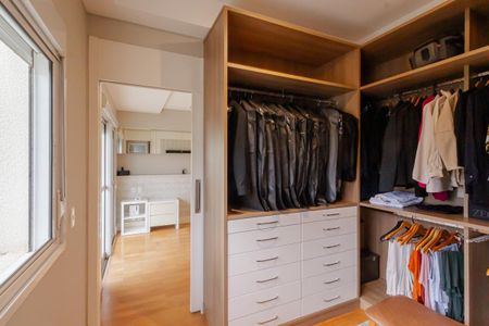 Apartamento para alugar com 290m², 2 quartos e 4 vagas Apartamento para alugar com 290m², 2 quartos e 4 vagasCloset da suíte 1