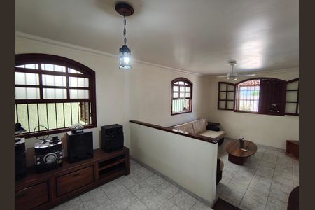 Casa à venda com 260m², 4 quartos e 2 vagasSala