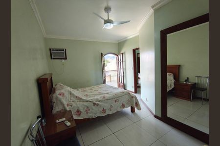 Casa à venda com 260m², 4 quartos e 2 vagasSuíte 3