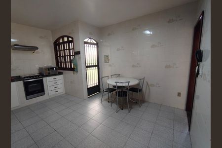 Casa à venda com 260m², 4 quartos e 2 vagasCozinha