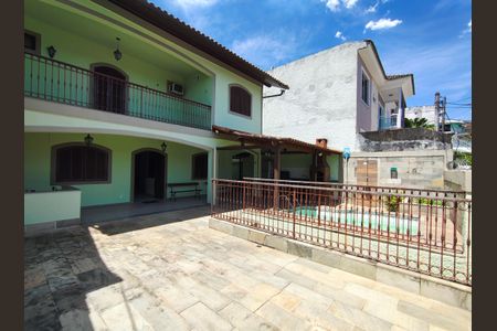 Casa à venda com 260m², 4 quartos e 2 vagasVaranda / Churrasqueira / Piscina