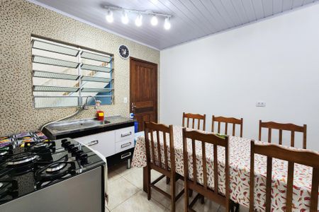 Casa à venda com 204m², 3 quartos e 2 vagasCozinha 