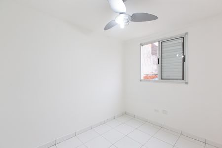 Quarto 2 de apartamento para alugar com 2 quartos, 55m² em Vila Carmosina, São Paulo