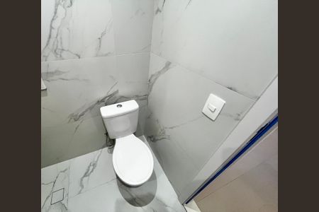 Casa de condomínio para alugar com 192m², 3 quartos e 2 vagas Casa de condomínio para alugar com 192m², 3 quartos e 2 vagasBanheiro da Suíte