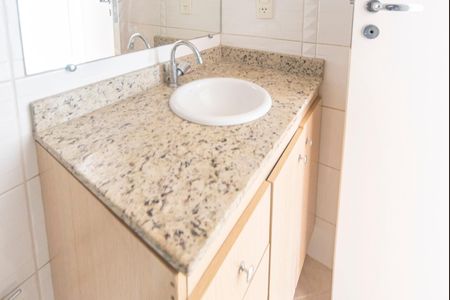 Banheiro  de apartamento para alugar com 1 quarto, 47m² em Campestre, Santo André