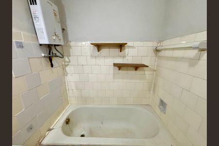 Apartamento à venda com 75m², 2 quartos e sem vagaBanheiro social