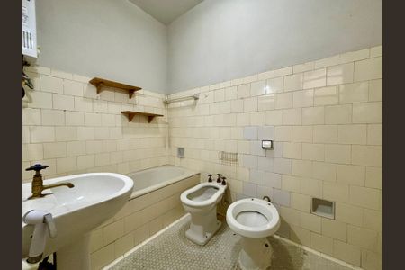 Apartamento à venda com 75m², 2 quartos e sem vagaBanheiro social