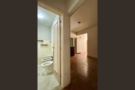 Apartamento à venda com 75m², 2 quartos e sem vagaBanheiro social - corredor de acesso