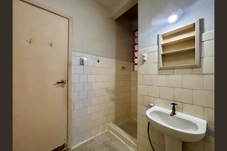 Apartamento à venda com 75m², 2 quartos e sem vagaBanheiro social