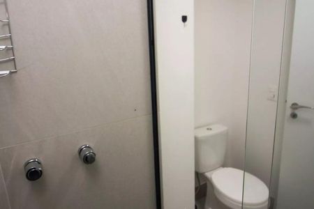 Banheiro  de kitnet/studio para alugar com 1 quarto, 29m² em Farroupilha, Porto Alegre