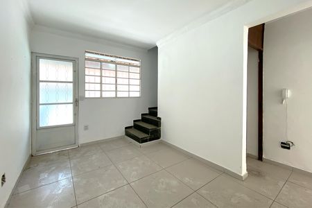 Sala de casa de condomínio para alugar com 2 quartos, 55m² em Vila Cloris, Belo Horizonte