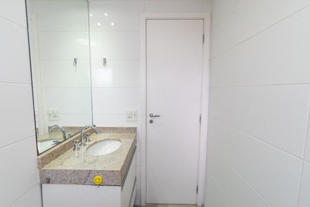 Banheiro Social de apartamento para alugar com 1 quarto, 50m² em Vila Alexandria, São Paulo