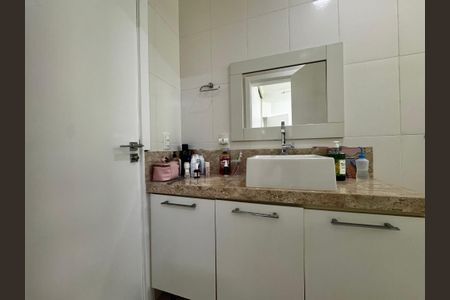 Banheiro Suítes canadenses 1 e 2 de apartamento à venda com 3 quartos, 150m² em Vargem Grande, Rio de Janeiro