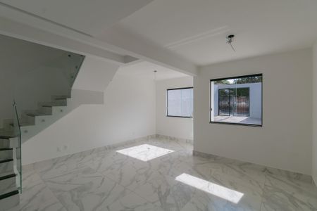 Sala de casa à venda com 3 quartos, 196m² em Jardim Leblon, Belo Horizonte