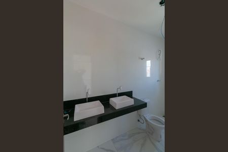 Casa à venda com 196m², 3 quartos e 4 vagasBanheiro da Suíte