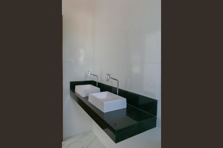 Casa à venda com 196m², 3 quartos e 4 vagasBanheiro da Suíte