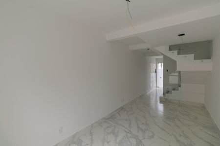 Casa à venda com 114m², 2 quartos e 2 vagasSala