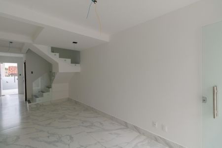 Casa à venda com 114m², 2 quartos e 2 vagasSala