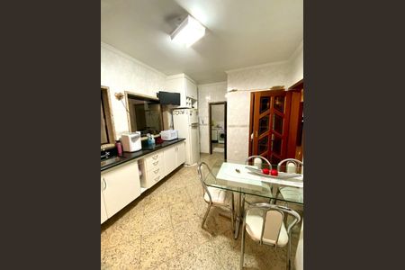 Casa à venda com 380m², 4 quartos e 6 vagas