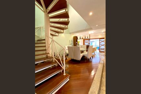 Casa à venda com 380m², 4 quartos e 6 vagas