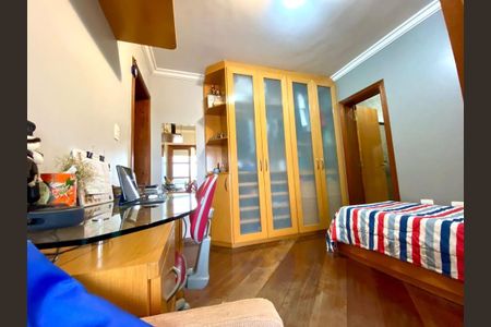 Casa à venda com 380m², 4 quartos e 6 vagas