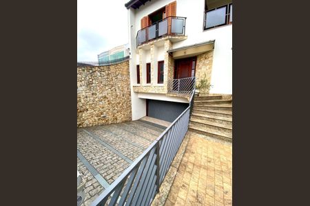 Casa à venda com 380m², 4 quartos e 6 vagas