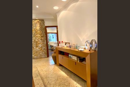 Casa à venda com 380m², 4 quartos e 6 vagas