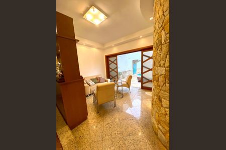 Casa à venda com 380m², 4 quartos e 6 vagas