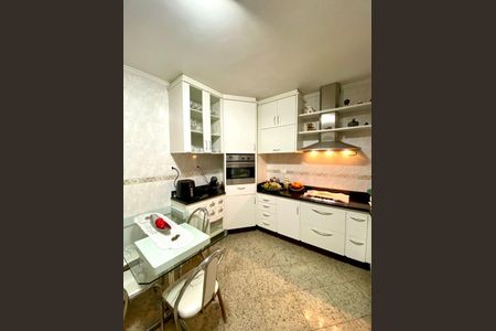 Casa à venda com 380m², 4 quartos e 6 vagas