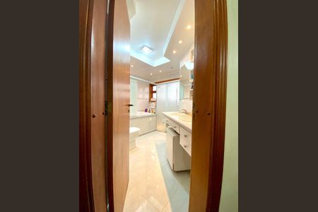 Casa à venda com 380m², 4 quartos e 6 vagas