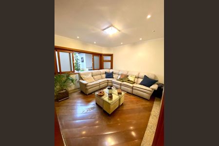 Casa à venda com 380m², 4 quartos e 6 vagas