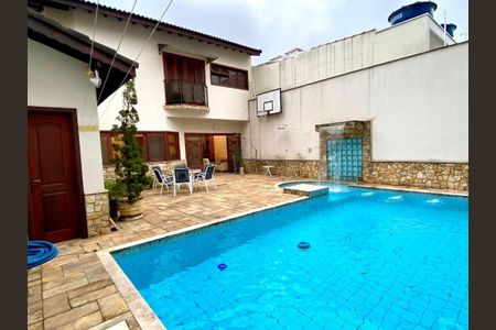 Casa à venda com 380m², 4 quartos e 6 vagas