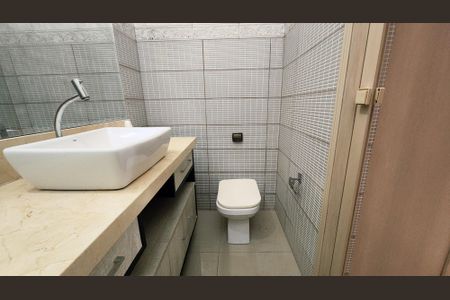 Casa para alugar com 270m², 4 quartos e 3 vagas Casa para alugar com 270m², 4 quartos e 3 vagasBanheiro da Suíte