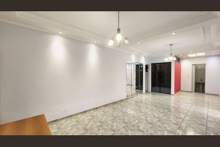 Casa para alugar com 270m², 4 quartos e 3 vagas Casa para alugar com 270m², 4 quartos e 3 vagasSala