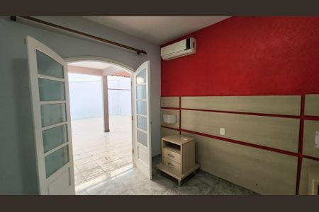 Casa para alugar com 270m², 4 quartos e 3 vagas Casa para alugar com 270m², 4 quartos e 3 vagasSuíte