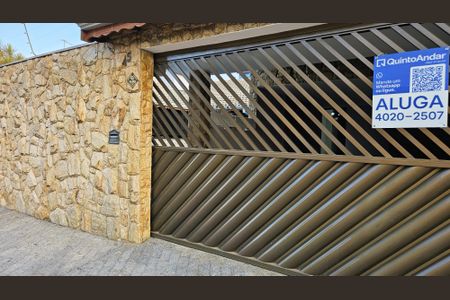 Casa para alugar com 270m², 4 quartos e 3 vagas Casa para alugar com 270m², 4 quartos e 3 vagasFachada + Placa