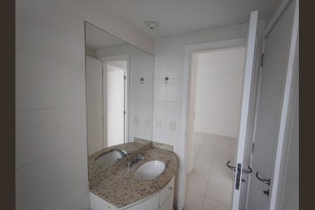 Apartamento à venda com 77m², 2 quartos e 1 vaga Apartamento à venda com 77m², 2 quartos e 1 vagaBanheiro da Suíte
