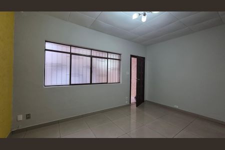 Casa à venda com 131m², 2 quartos e 2 vagasSala