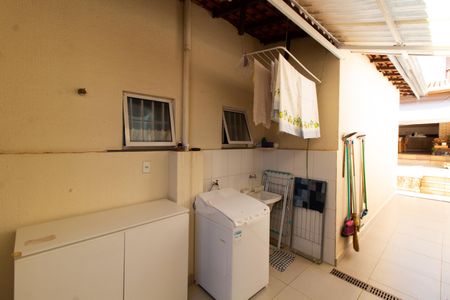 Casa à venda com 192m², 3 quartos e 3 vagasÁREA DE SERVIÇO