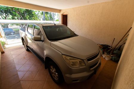 Casa à venda com 192m², 3 quartos e 3 vagasÁREA EXTERNA FRENTE