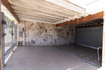 Casa à venda com 201m², 2 quartos e 7 vagas Casa à venda com 201m², 2 quartos e 7 vagasGaragem