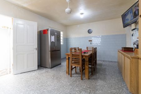 Casa à venda com 201m², 2 quartos e 7 vagas Casa à venda com 201m², 2 quartos e 7 vagasCozinha