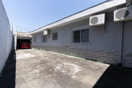 Casa à venda com 201m², 2 quartos e 7 vagas Casa à venda com 201m², 2 quartos e 7 vagasGaragem