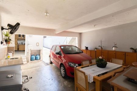 Casa à venda com 201m², 2 quartos e 7 vagas Casa à venda com 201m², 2 quartos e 7 vagasGaragem