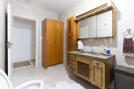 Casa à venda com 201m², 2 quartos e 7 vagas Casa à venda com 201m², 2 quartos e 7 vagasBanheiro