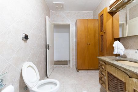 Casa à venda com 201m², 2 quartos e 7 vagas Casa à venda com 201m², 2 quartos e 7 vagasBanheiro