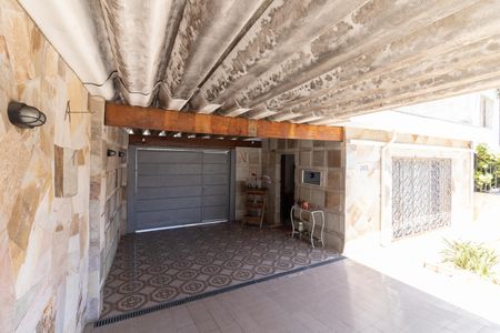 Casa à venda com 201m², 2 quartos e 7 vagas Casa à venda com 201m², 2 quartos e 7 vagasGaragem