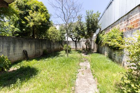 Casa à venda com 201m², 2 quartos e 7 vagas Casa à venda com 201m², 2 quartos e 7 vagasQuintal